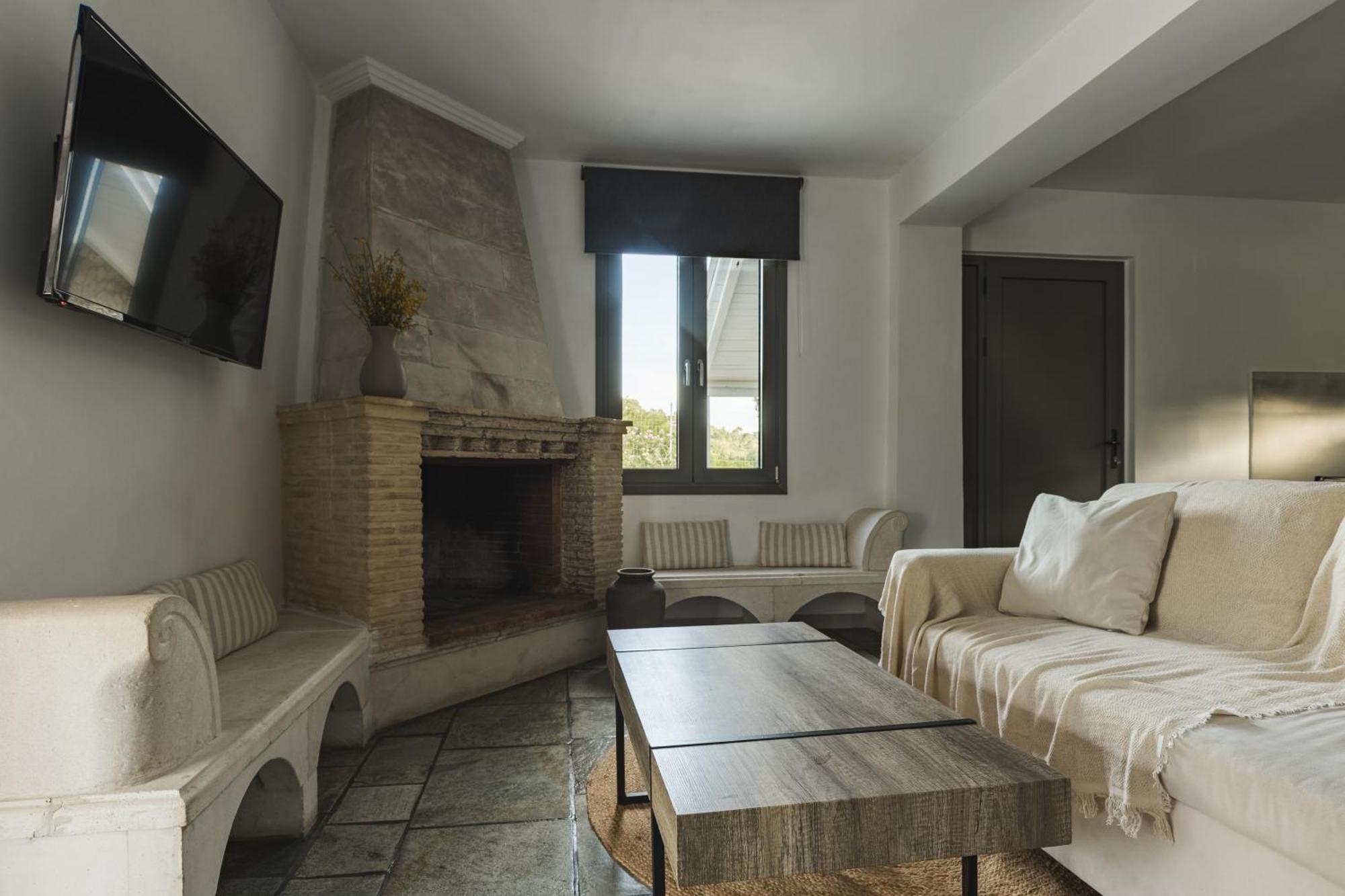 Binios Villa - Private Pool, Walking Distance From The Beach Vasilikí Buitenkant foto